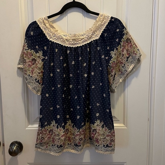 Size small sheer lined Bohemian top - Picture 4 of 5